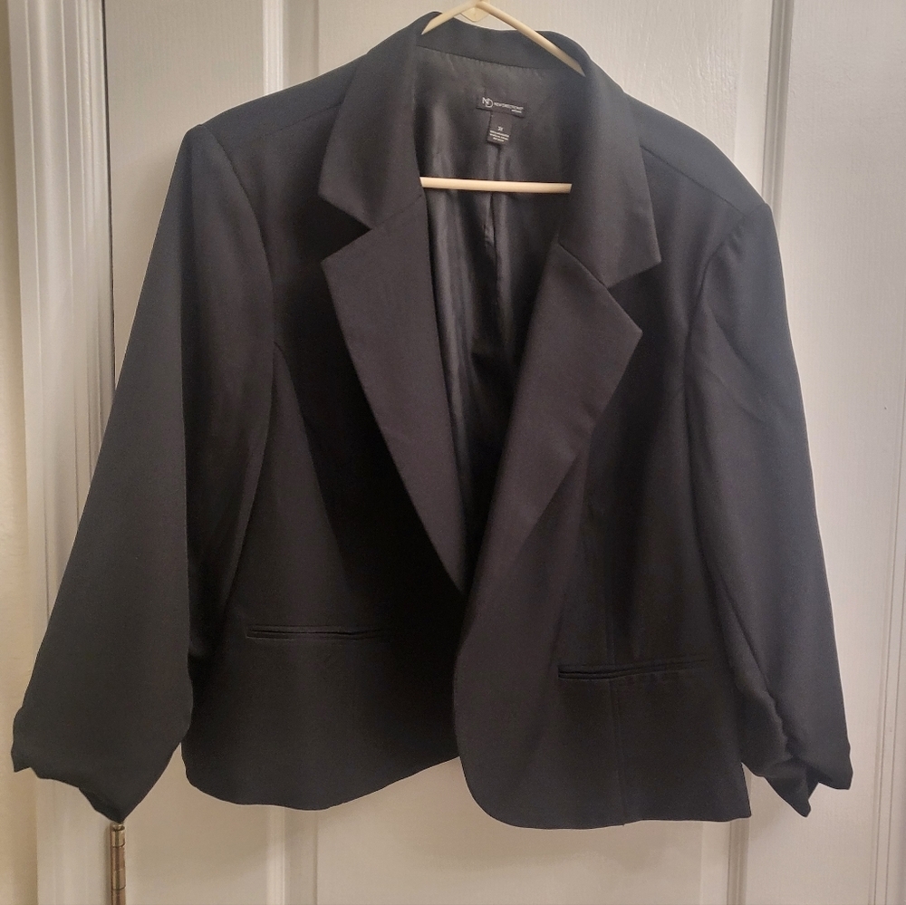 New‎ Directions Classic Black Blazer Pre-own Gentle Wear once